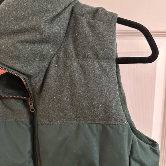 Old Navy Forest Green Puffer Vest - Picture 3 of 9